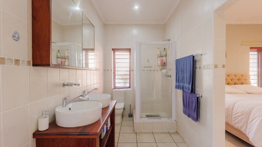 5 Bedroom Property for Sale in Bredasdorp Western Cape